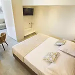 Pino Luxury And Gasthuis 4*
