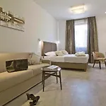 Pino Luxury And ספליט