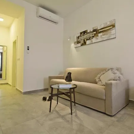 Pino Luxury And Casa de hóspedes 4*