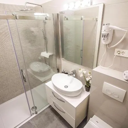 Pino Luxury And 4*