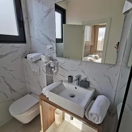 Pino Luxury And Гостевой дом Сплит