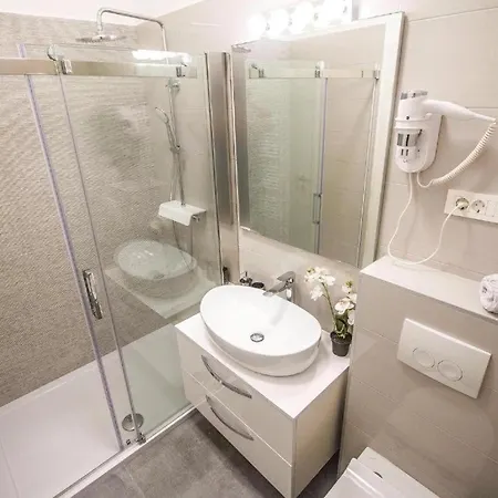 Pino Luxury And Gostinjska kuća Split