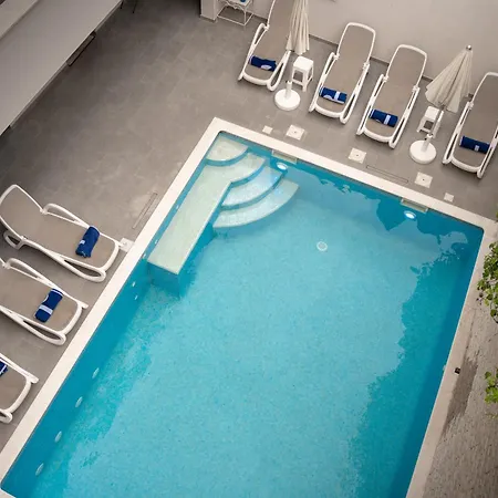 Gostinjska kuća Pino Luxury And 4*