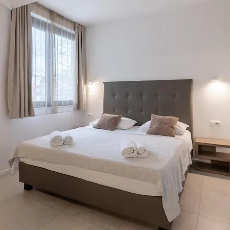 Pino Luxury And Гостевой дом Сплит