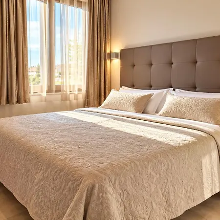 Pino Luxury And Casa de hóspedes 4*