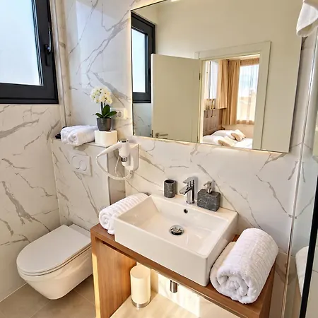 Pino Luxury And Split