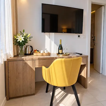 Pino Luxury And 4* Split