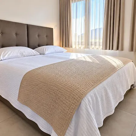 Pino Luxury And Casa de hóspedes 4*
