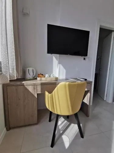 Pino Luxury And Gasthuis 4*