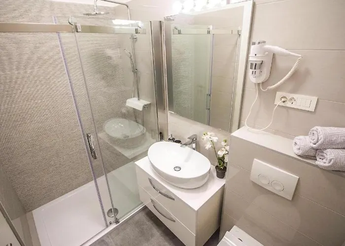 Pino Luxury And Gasthuis Split