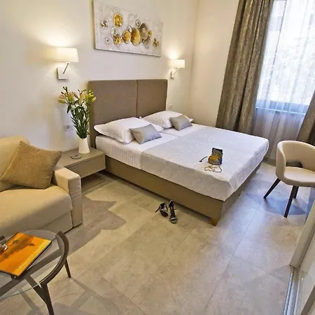 Гостьовий будинок Pino Luxury And