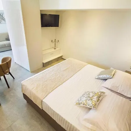 Pino Luxury And Guest house 4*